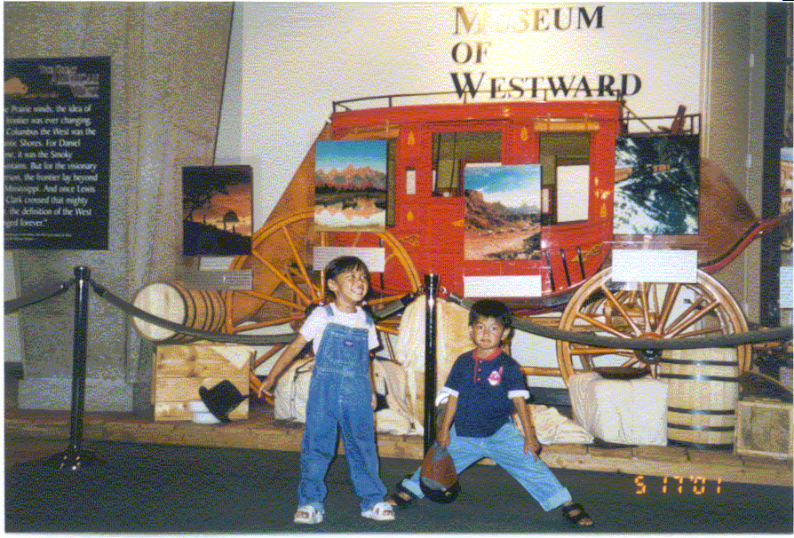 Amanda & Faris...... at St. Louis Museum